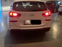 Gebraucht Hyundai i30 100 PS (73 kW) 2018 Weiß Kombi