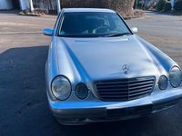 Gebraucht Mercedes E220 143 PS (105 kW) 2000 Silber Limousine