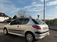 Gebraucht Peugeot 206 60 PS (44 kW) 2004 Silber Kleinwagen
