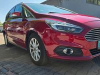 Używany Ford S-MAX Titanium 179 KM (131 kW) 2017 Czerwony Minivan