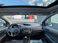 Gebraucht Hyundai i20 Edition 101 PS (74 kW) 2014 Weiß Limousine