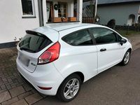 Gebraucht Ford Fiesta 60 PS (44 kW) 2013 Weiß Kleinwagen