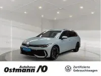 Gebraucht VW Golf VIII R-line 150 PS (110 kW) 2024 Crystal ice blue metallic Kombi