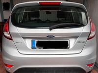 Gebraucht Ford Fiesta Titanium 101 PS (74 kW) 2015 Silber Limousine