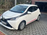 Gebraucht Toyota Aygo 68 PS (50 kW) 2011 Weiß Kleinwagen