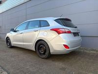 Gebraucht Hyundai i30 99 PS (72 kW) 2014 Silber Kombi