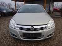 Używany Opel Astra Edition 116 KM (85 kW) 2009 Szary Sedan/Limuzyna