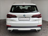 Gebraucht BMW X5 Sport Line 333 PS (244 kW) 2022 Mineralweiss met. SUV