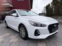 Gebraucht Hyundai i30 Select 110 PS (80 kW) 2017 Polar white / sol Kombi