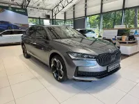 Neu Skoda Superb SportLine 204 PS (150 kW) 2025 Graphitegrau metallic Kombi