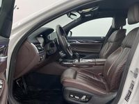 Gebraucht BMW 740 Executive 340 PS (250 kW) 2022 Mineralweiß metallic Limousine