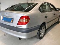 Gebraucht Toyota Avensis Sol 150 PS (110 kW) 2002 Silber Kleinwagen
