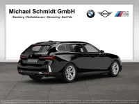 Gebraucht BMW 520 M Sport 197 PS (144 kW) 2025 Saphirschwarz Kombi
