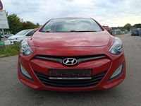 Gebraucht Hyundai i30 Style 128 PS (94 kW) 2013 Cool red Limousine