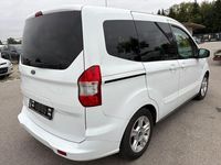 Gebraucht Ford Tourneo 101 PS (74 kW) 2018 Weiß Van / Kleinbus