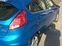 Gebraucht Ford Fiesta Titanium 125 PS (91 kW) 2014 Blau metallic Kleinwagen