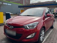 Gebraucht Hyundai i20 86 PS (63 kW) 2013 Rot Kleinwagen