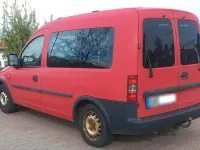 Używany Opel Combo 90 KM (66 kW) 2006 Czerwony Minivan
