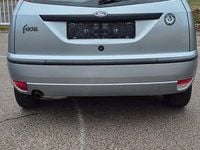 Gebraucht Ford Focus Trend 101 PS (74 kW) 2003 Silber Limousine