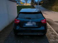 Gebraucht Mercedes A200 136 PS (100 kW) 2018 Blau Limousine