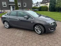 Gebraucht Opel Astra 140 PS (102 kW) 2012 Grau Limousine