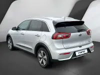 Używany Kia Niro Vision 141 KM (103 kW) 2018 Srebrny SUV