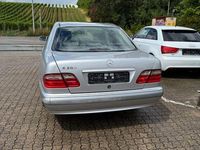 Gebraucht Mercedes E200 Classic 163 PS (119 kW) 2001 Silber Limousine