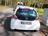 Gebraucht Toyota Aygo 68 PS (50 kW) 2012 Weiß Kleinwagen