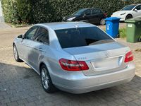 Gebraucht Mercedes E220 Avantgarde 170 PS (125 kW) 2009 Silber Limousine