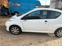 Gebraucht Peugeot 107 68 PS (50 kW) 2010 Weiß Kleinwagen