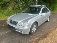 Używany Mercedes C220 143 KM (105 kW) 2002 Srebrny Sedan/Limuzyna