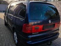 Second-hand VW Sharan 116 CP (85 kW) 2000 Albastru Monovolum