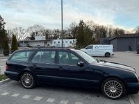 Gebraucht Mercedes E220 140 PS (102 kW) 2002 Blau Kombi