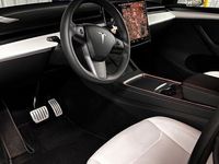 gebraucht Tesla Model Y 2023 Performance | weißer Innenraum | 21“
