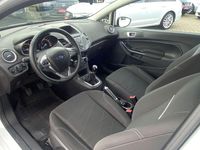 Gebraucht Ford Fiesta Trend 60 PS (44 kW) 2015 Weiß Kleinwagen
