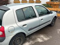 Gebraucht Renault Clio II 75 PS (55 kW) 2003 Silber Kleinwagen