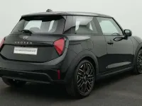 Usado Mini Cooper Favoured 156 HP (114 kW) 2024 Preto Citadino