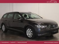 Gebraucht VW Passat 122 PS (89 kW) 2023 Mangangrau metallic Kombi