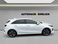Gebraucht Kia Ceed Spirit 140 PS (102 kW) 2018 (hw2) deluxeweiss met. Kleinwagen