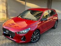 Gebraucht Hyundai i30 Intro Edition 136 PS (100 kW) 2017 Rot Limousine
