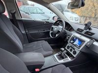 Gebraucht VW Passat 140 PS (102 kW) 2009 Blau Kombi