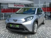 Gebraucht Toyota Aygo Play 72 PS (52 kW) 2023 Silver (metallic) Kleinwagen
