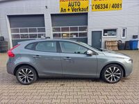 Gebraucht Volvo V40 Momentum 120 PS (88 kW) 2019 Osmium grey metallic Kombi