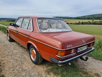 Gebraucht Mercedes 200 109 PS (80 kW) 1983 Rot Limousine