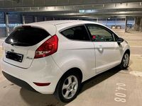 Gebraucht Ford Fiesta 82 PS (60 kW) 2011 Weiß Kleinwagen