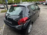 Gebraucht Peugeot 208 82 PS (60 kW) 2018 Schwarz Kleinwagen