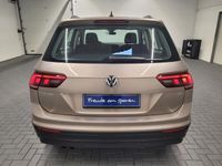 Gebraucht VW Tiguan 125 PS (91 kW) 2017 Beige (titaniumbeigemet.) SUV