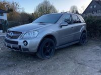 Gebraucht Mercedes ML320 224 PS (164 kW) 2005 Silber SUV