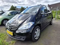 Gebraucht Mercedes A180 109 PS (80 kW) 2012 Kosmosschwarz  metalliclack Kleinwagen