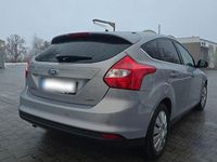 Gebraucht Ford Focus Ambiente 101 PS (74 kW) 2013 Grau Kombi